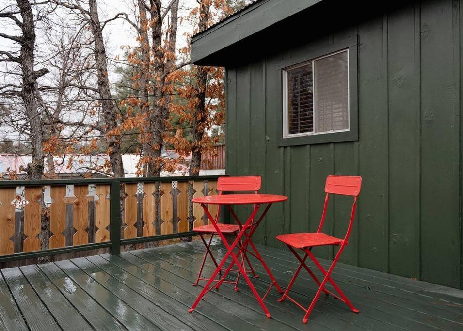 Вілла Twin Pines Casita - Big Yard, View, Porch, Hot Tub, & Charm Руідозо Екстер'єр фото